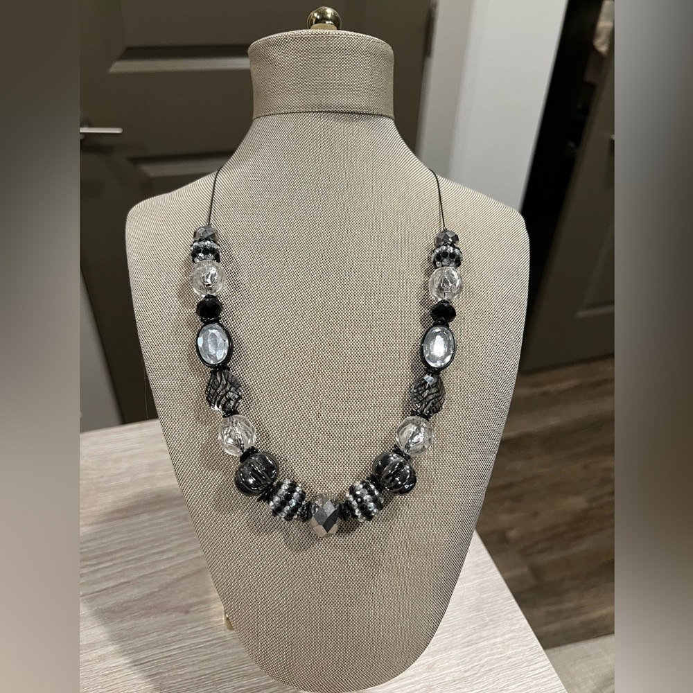 Express statement necklace